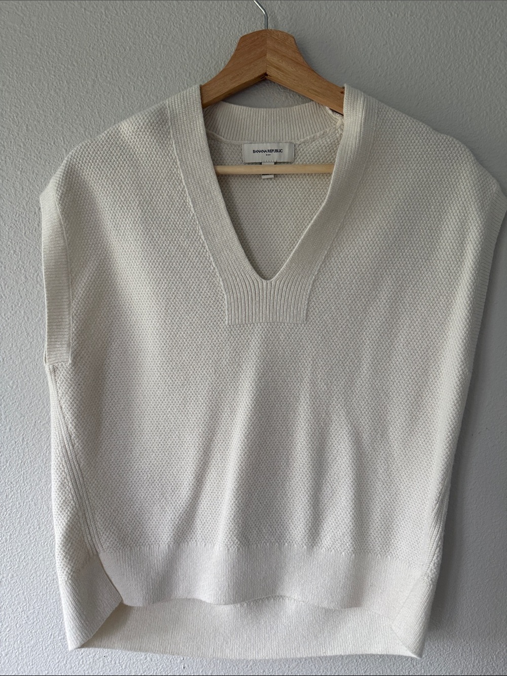 Banana Republic Factory Cream V-Neck Sweater Vest
